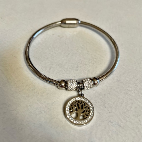 Silver tree of life magnetic closure bracelet - Picture 3 of 6